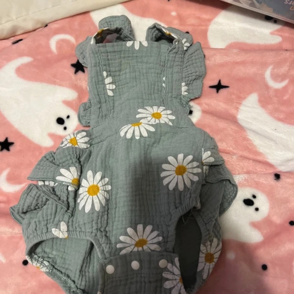 Daisy-Print Sage Green Baby One-Piece Bodysuit